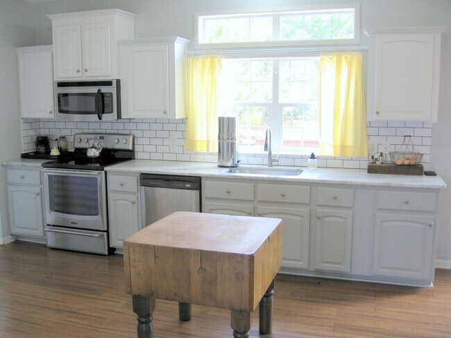 Building Photo - SMITHFIELD