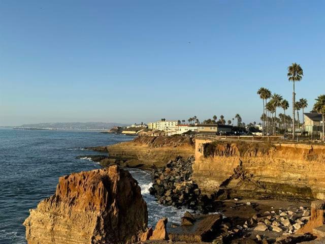 Building Photo - 4444 Orchard Ave