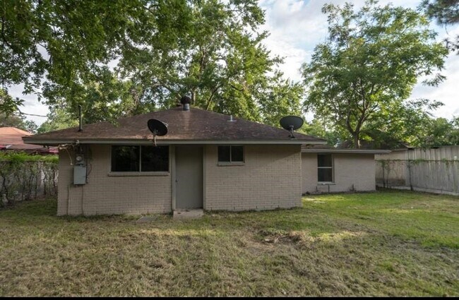 Building Photo - 7621 Gleason Rd