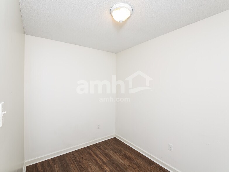 Building Photo - 660 Timber Creek S