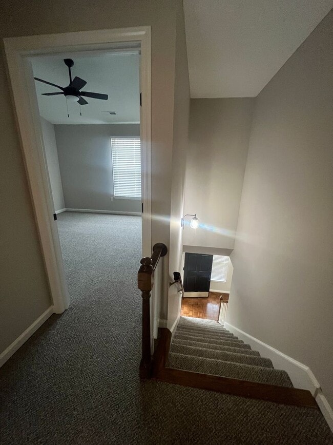 Building Photo - 19 Somersett Dr