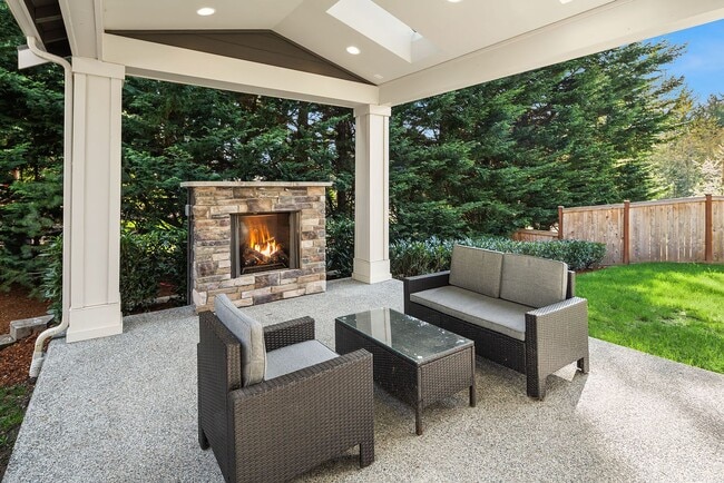 Building Photo - Luxury Haven