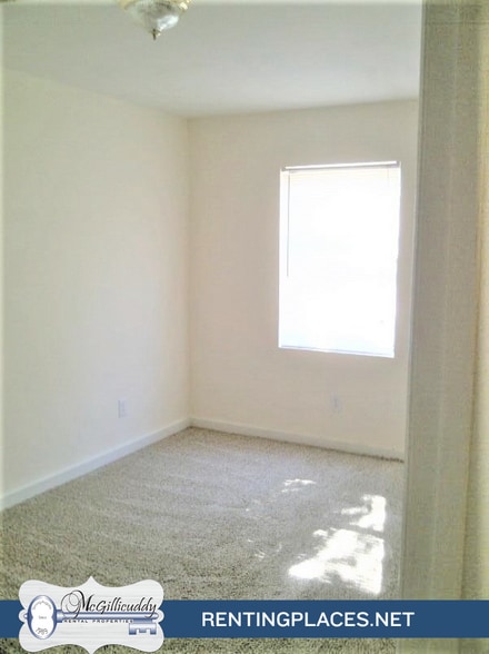 Building Photo - 1244 Holden Dr