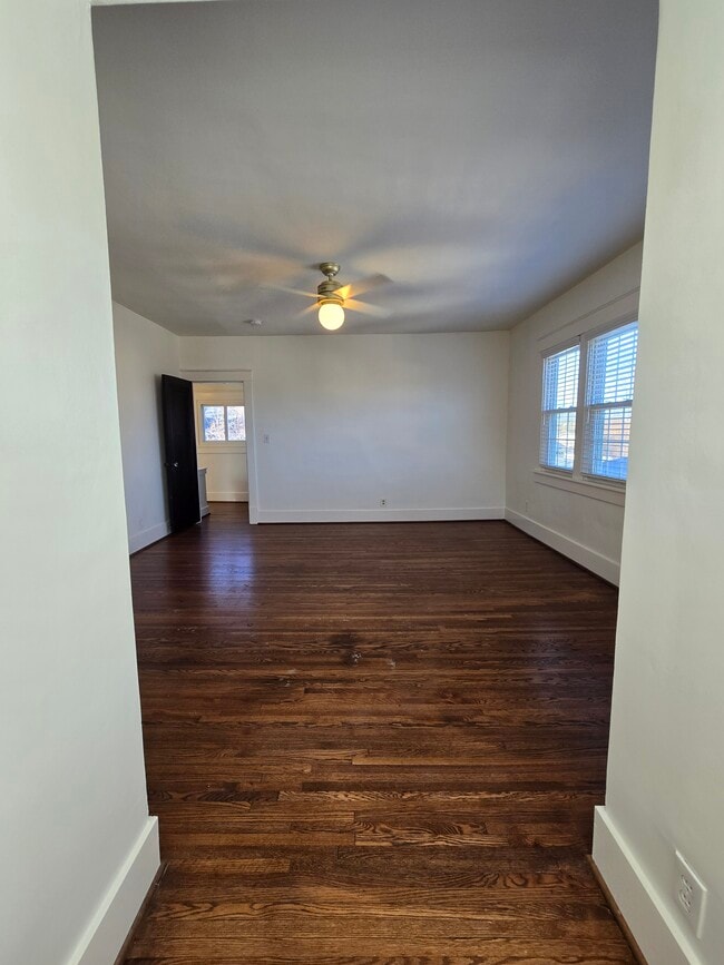 Building Photo - 1514 Sweetbriar Ave