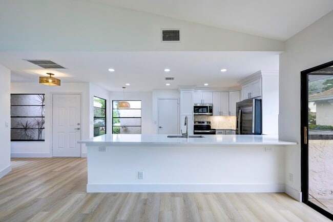 Building Photo - 6890 Touchstone Cir