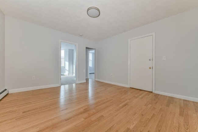 Building Photo - 237 Chestnut St