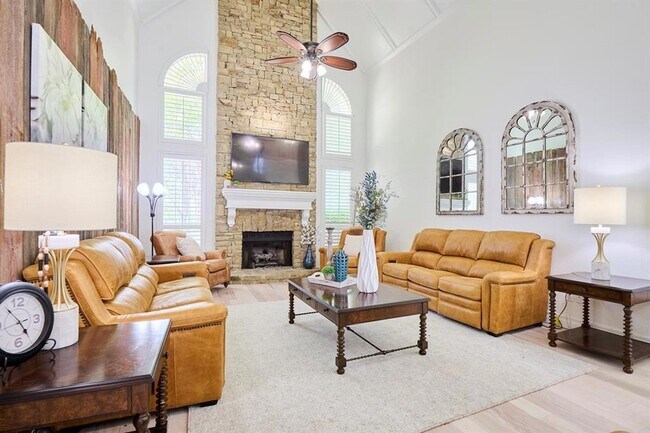 Building Photo - 13300 SW 38th St