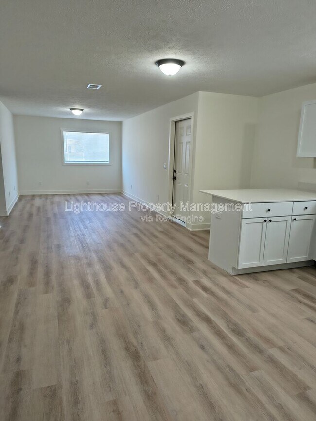 Building Photo - 313 Orchard Ave