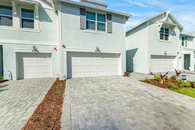 Building Photo - 621 Salisbury Cir