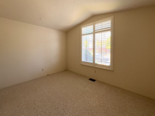 Building Photo - Beautiful Single Level Three Bedroom North...