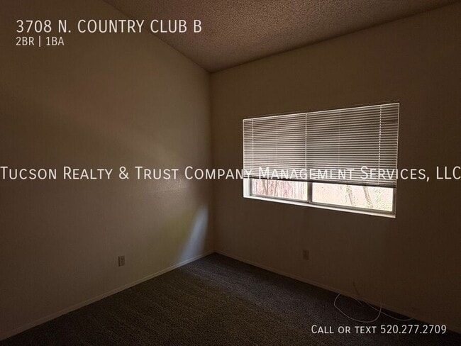 Building Photo - 3708 N Country Club Rd