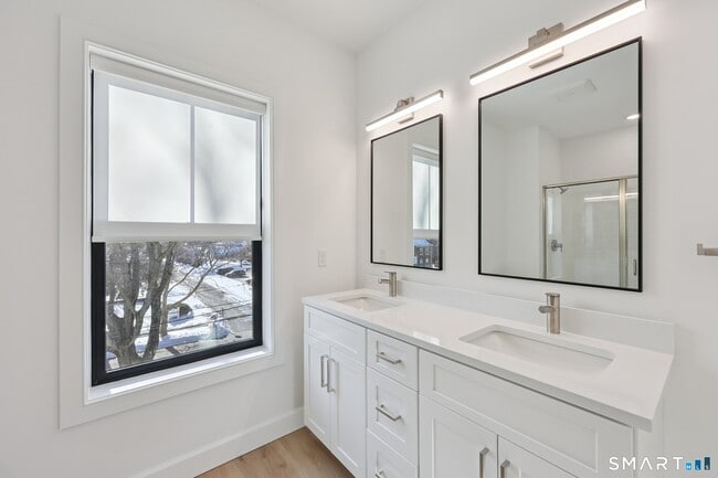 Building Photo - 131 Beach Rd