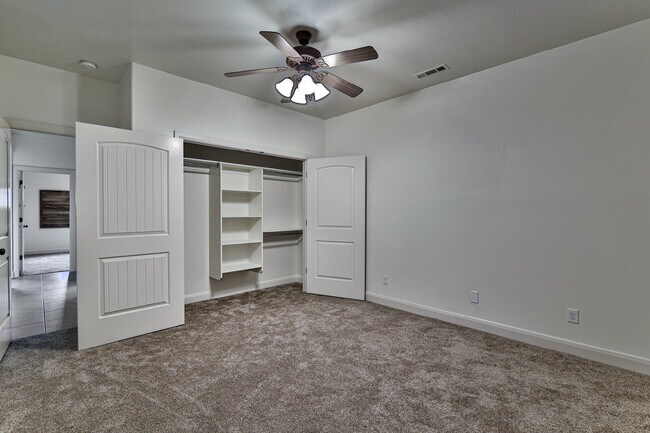 Building Photo - 2478 E Springs Dr