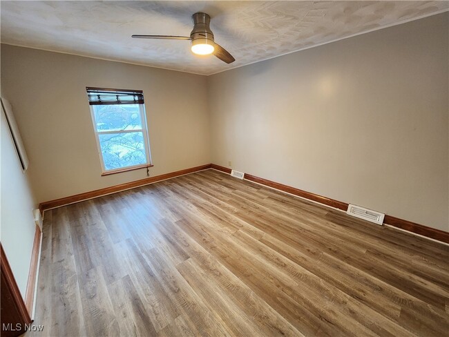 Building Photo - 2452 Bromley Rd