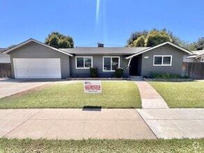 Building Photo - $1,895 West & Gettysburg, 3 Bedroom Home -...