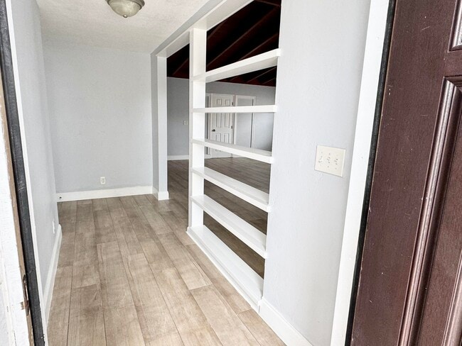 Building Photo - 350 Cypress Dr