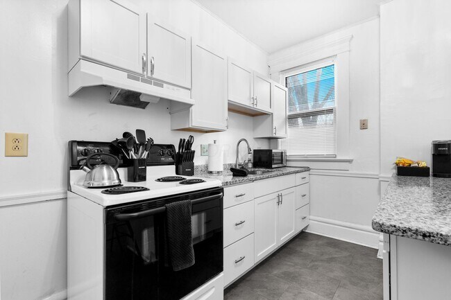 Building Photo - 726 Kerr St