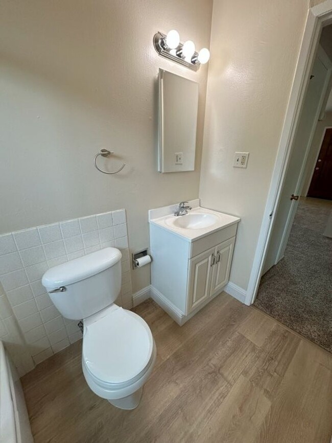 Building Photo - Lund/DUPLEX