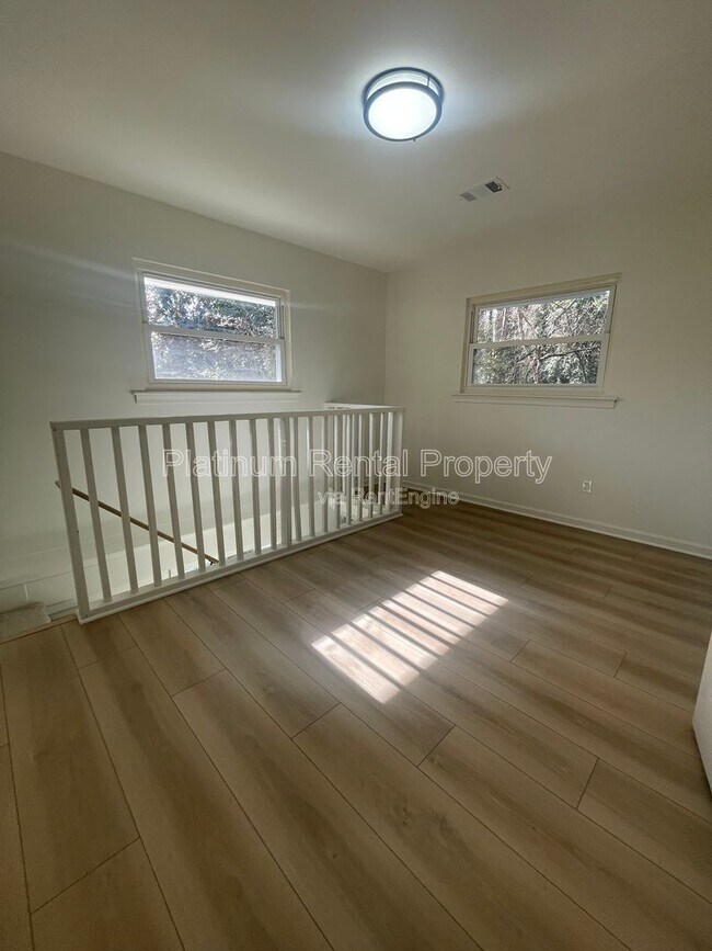 Building Photo - 1245 Shore Dr SW