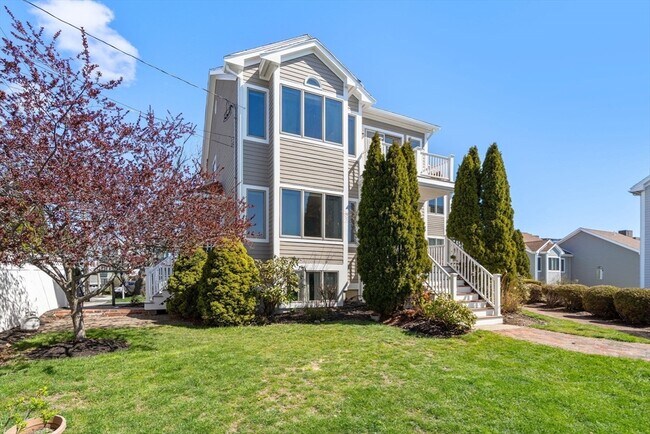 Building Photo - 141 Grovers Ave