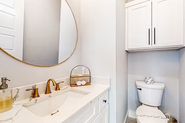 Building Photo - 1928 Oakdale St