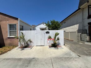 Building Photo - Nicely Updated Home with Enclosed Front Yard