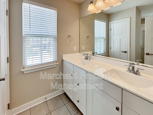Building Photo - 227 Clearwood Dr