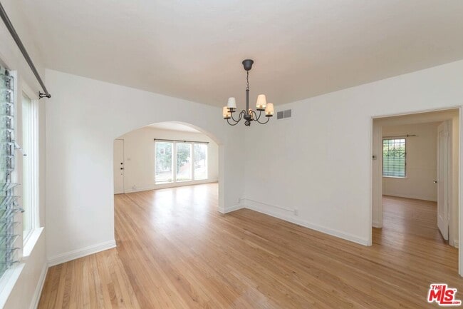 Building Photo - 3167 Rowena Ave