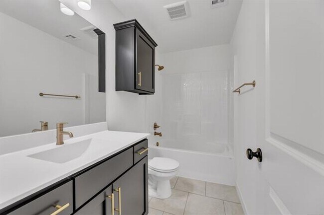 Building Photo - Stunning 4 Bed 3 Bath Broken Arrow Gem