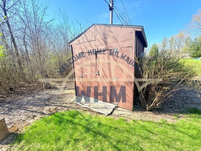 Building Photo - 8575 N Hawthorne Rd