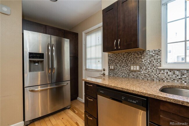 Building Photo - Beautiful Two Bedroom Two Bath Townhome in Indian Creek