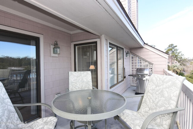 Building Photo - 6338 Oleander Dr