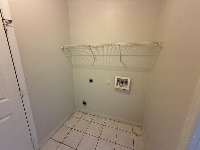 Building Photo - 1976 Willow Wood Dr