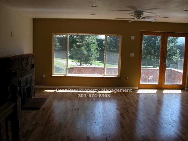 Building Photo - Nice Property in Indian Hills!!