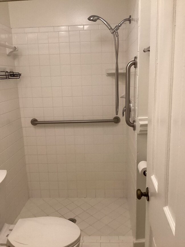 Building Photo - 431 Barnard St