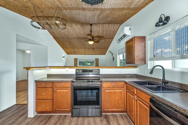 Building Photo - Remodeled 2 Bed/ 1 Bath Main House in North Kihei