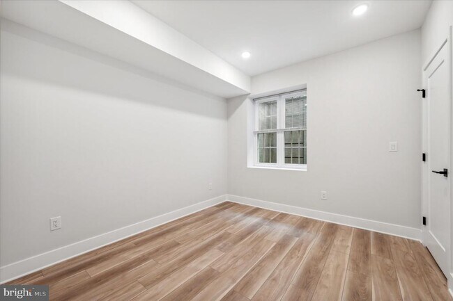 Building Photo - 614 N Pallas St