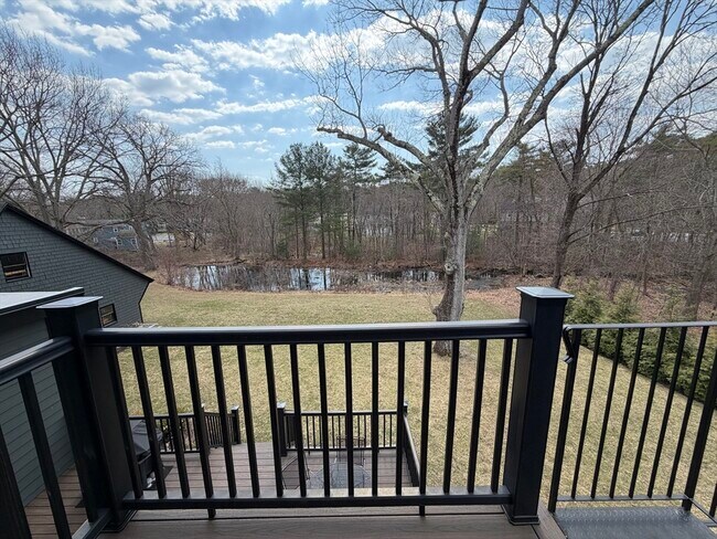 Building Photo - 324 East St