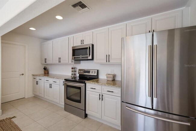 Building Photo - 567 Bird Key Dr