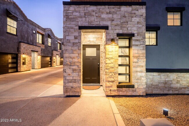 Building Photo - Exclusive Urban Sanctuary—Sophisticated Townhouse in Vibrant Phoenix