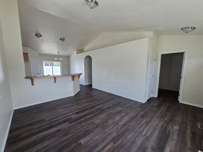 Building Photo - For Rent: 3 Bedroom, 2 Bath Home – $1,900/month