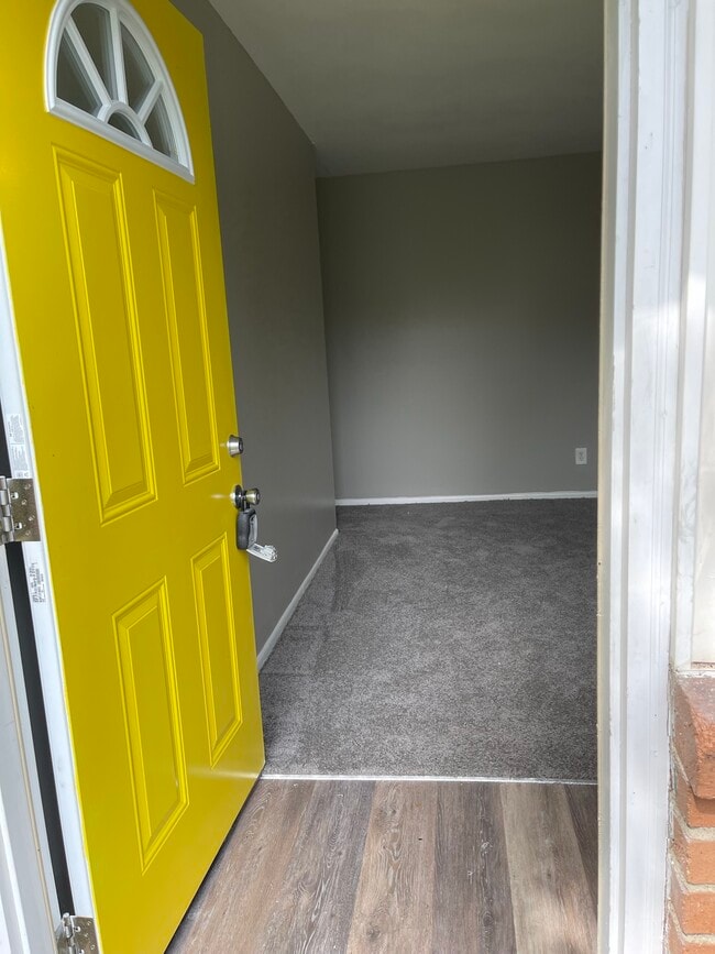 Building Photo - 1843 Fleming Rd