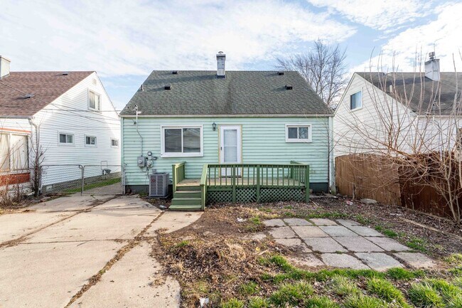 Building Photo - 14921 Myola Ave