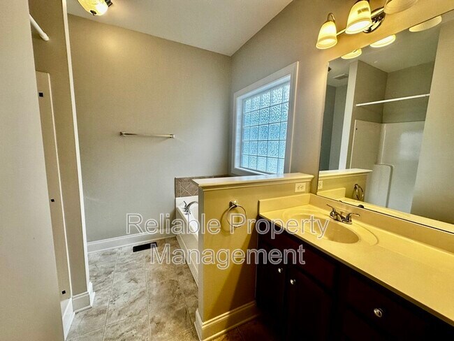 Building Photo - 190 Finley Ct