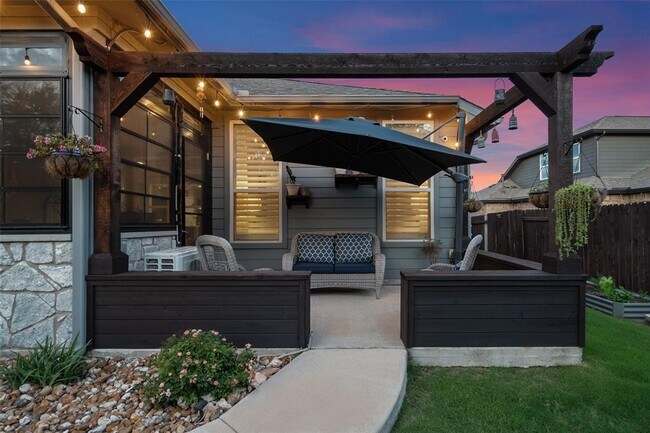 Building Photo - 225 Escarpment Wy