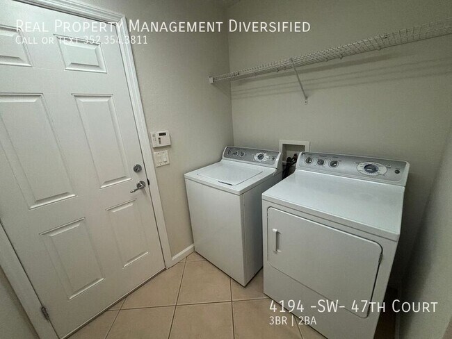 Building Photo - 4194 SW 47th Ct