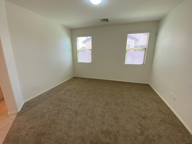 Building Photo - 2 Week Free Rent - Chandler Gem!