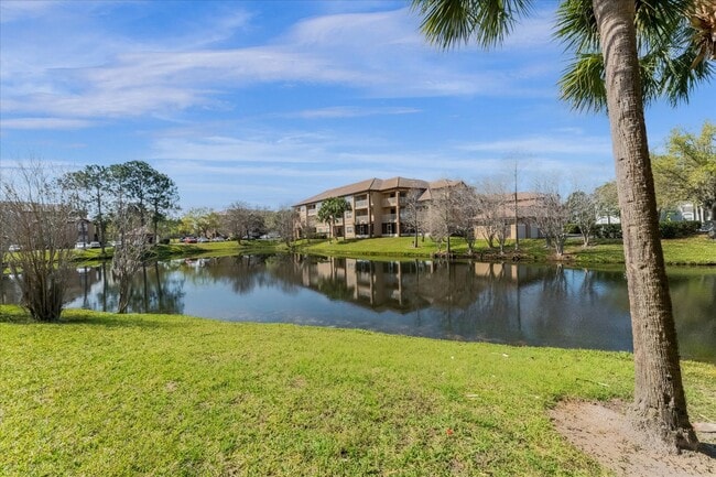 Building Photo - 14036 Fairway Island Dr
