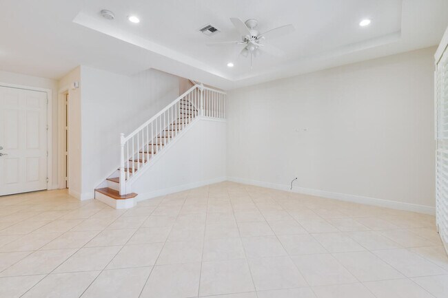 Building Photo - 4644 Cadiz Cir