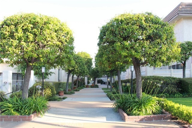 Building Photo - 848 W Huntington Dr